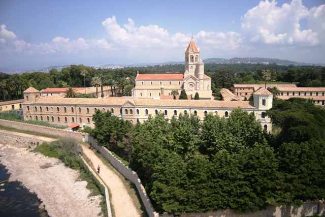 saint-honorat-abbaye.jpg Saint Honorat, l'ïle des moines vignerons