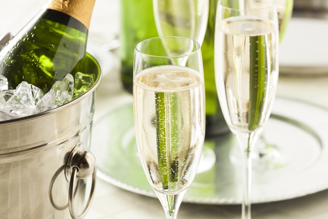 champagne-credits-Brent-Hofacker-Fotolia.com.jpg champagne