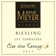Steinacker, ou « champ de pierres » ; le terroir est ici schisteux, ce qui est rare en Alsace. Le vin offre un nez intense, sur les agrumes et les fleurs blanches. On retrouve la fraîcheur des agrumes dans un palais équilibré et persistant. (Sucres résiduels : 3 g/l.)