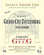 Ce gewurztraminer moelleux, né sur un terroir argilo-calcaire, délivre à l'aération des notes bien typées : rose, litchi, fruits jaunes et poivre, nuancés d'une touche de genièvre. Sa structure ronde, onctueuse, suave sans lourdeur, est en harmonie avec des arômes de pêche, de miel et de tilleul, et la finale montre une bonne persistance. (Sucres résiduels : 61 g/l.)