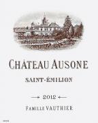 propriété de la famille Garrigue, située à Saint-Christophe-des-Bardes. Un vin plaisant par son nez fruité, épicé et torréfie, et par son palais souple et frais, structuré par des tanins fins et ronds.