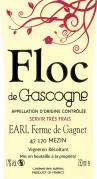 des arômes de fruits rouges (cassis, mûre, groseille) s'échappent de ce floc né du mariage du merlot et du cabernet-sauvignon à l'armagnac. On retrouve les fruits rouges plus expressifs encore dans une bouche bien équilibrée.