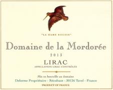 Grenache à 70 %, syrah et cinsault, vendanges faites à la main, faible rendement, cela nous donne une belle cuvée qui se distingue par ses intenses arômes fruités (cerise, cassis), par sa bouche vineuse et ronde, qui évolue en finale sur une trame plus serrée et sévère. À attendre un peu.