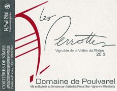 Une cuvée à dominante de syrah (70 %, le grenache en complément), élaborée sans soufre à la fermentation, pendant l'élevage et à la mise en bouteilles. Le résultat est un vin expressif : une petite note évoluée de cuir au premier nez, puis des fruits noirs compotés et des épices douces à l'aération. La bouche se révèle suave et ronde, soutenue par des tanins denses et veloutés qui lui confèrent un caractère soyeux et caressant, renforcé par de doux arômes de pâte de fruits et de garrigue en finale. Une bouteille très aimable et harmonieuse, que l'on pourra ouvrir sans tarder.