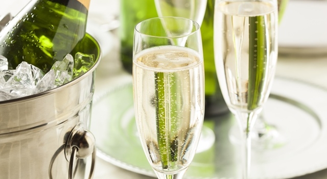 champagne-credits-Brent-Hofacker-Fotolia.com.jpg