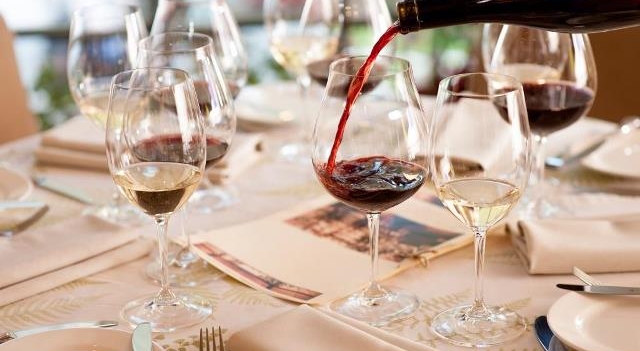 Chambrer un vin rouge avant de le servir, estce conseillé