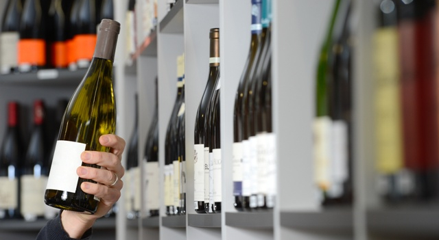 choix-vin- rayon-supermarché- FreeProd .jpg