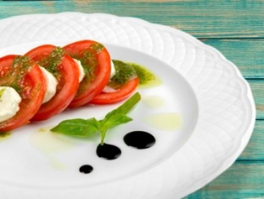 Accords mets & vins - Salade de tomates à la mozzarella, pesto express